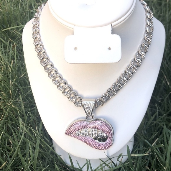 COPY - Unisex Bite Lip Shape Pendant Necklace with 13mm Crystal Chain. Rhinesto… - Picture 3 of 5